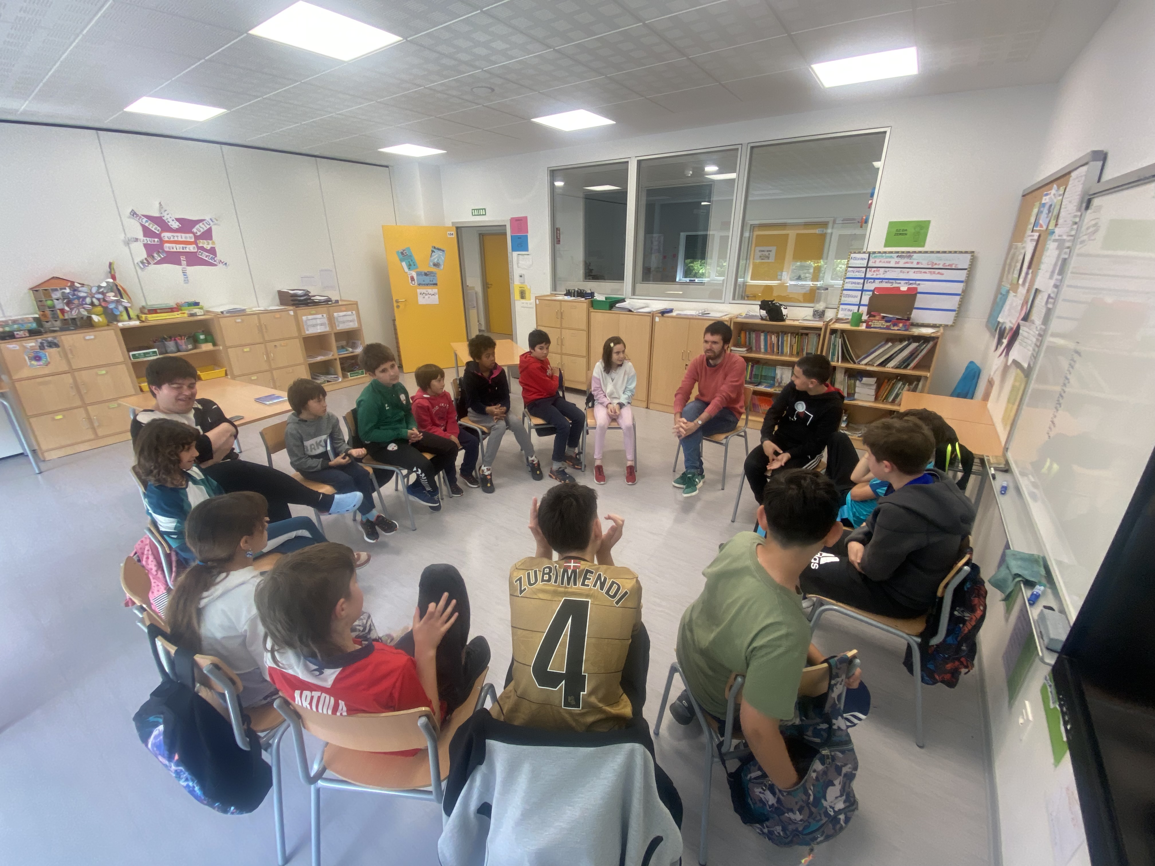 Haritz Larrageta visita nuestra escuela